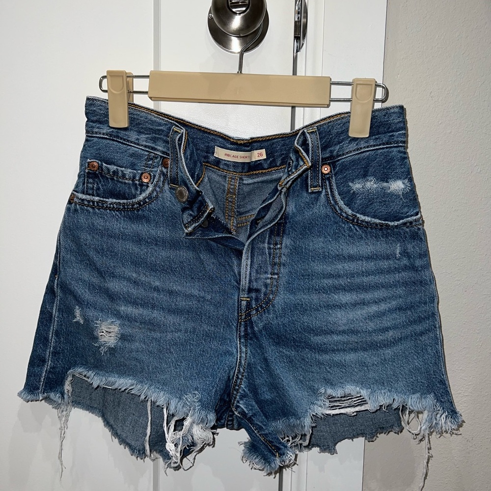 Levi’s ribcage shorts